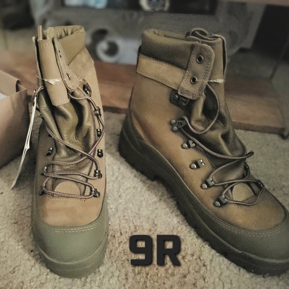 BATES Combat Hiker Boots 9 R NWT